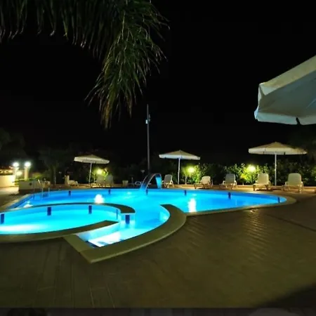 Esperienza Luxury Fronte Mare Con Piscina Appartement